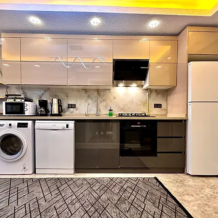 Ottoman Skyline Apartment *